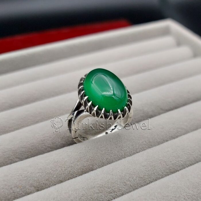Natural Green Agate Sabz Aqeeq Ring 925 Silver 8 Turkish Jewel <h3>Hand Engraved - Green Agate</h3> Superior Quality Handmade Design on Sides. Pure and Natural Green Aqeeq (Sabz Agate) stone. Heavy and strong ring made with 925 Silver metal. <p class="LC20lb MBeuO DKV0Md">⭐ Highest Quality Silver 925</p> ⭐ Durable & Strong Design <p class="LC20lb MBeuO DKV0Md">⭐ Lifetime Silver Gurantee</p>